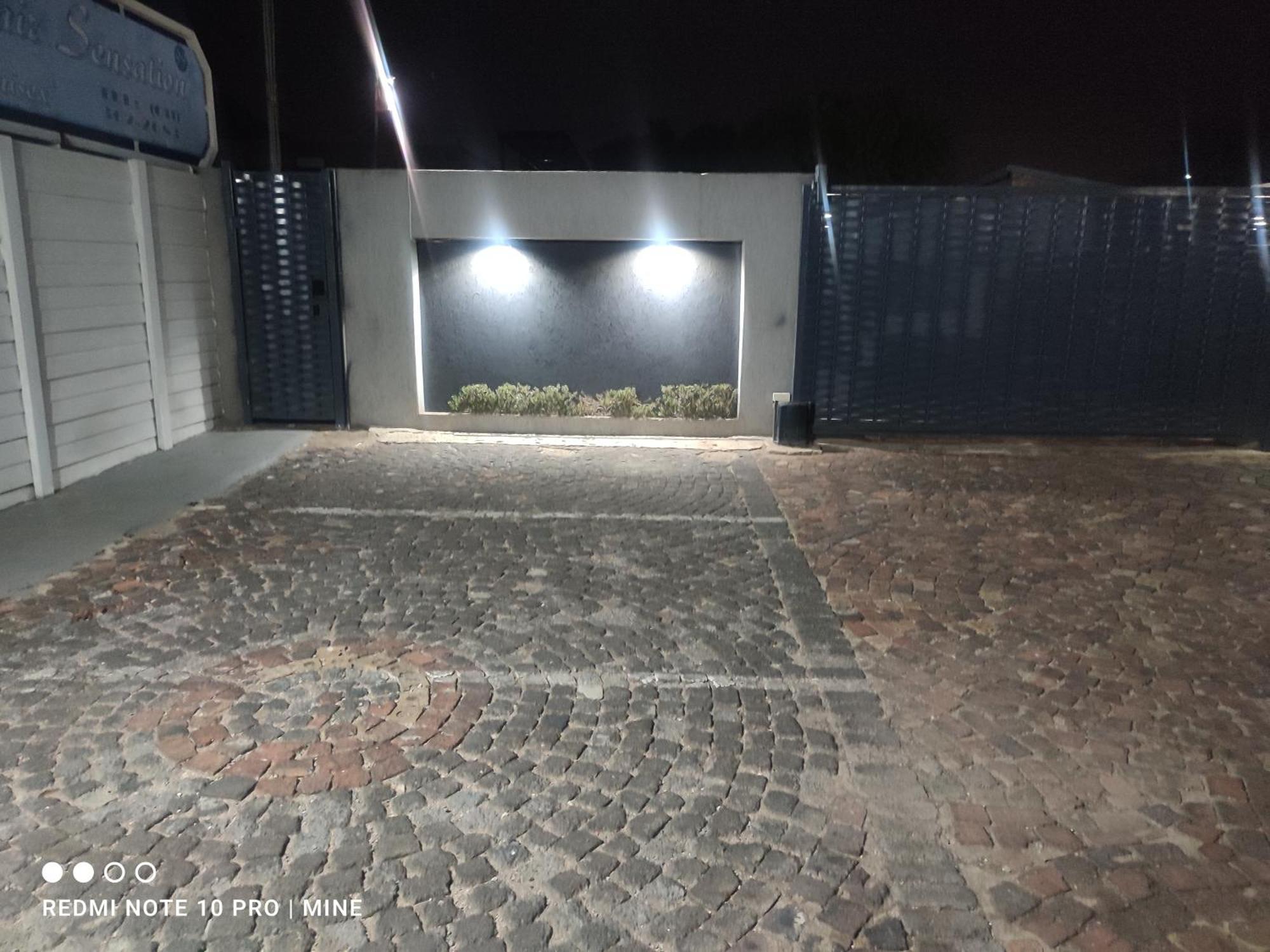 The Croc Guest House Springs  Exterior photo